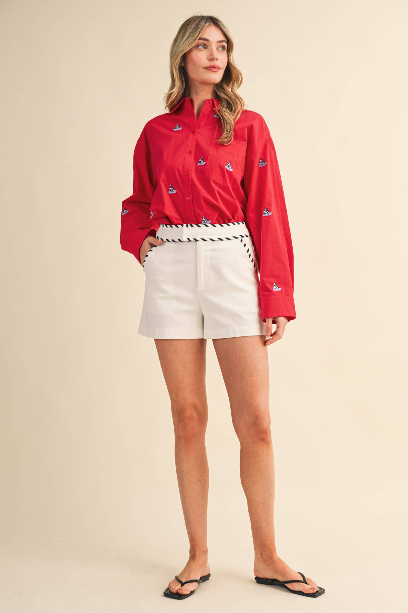SHORTS WITH WHIP STITCH TRIM
